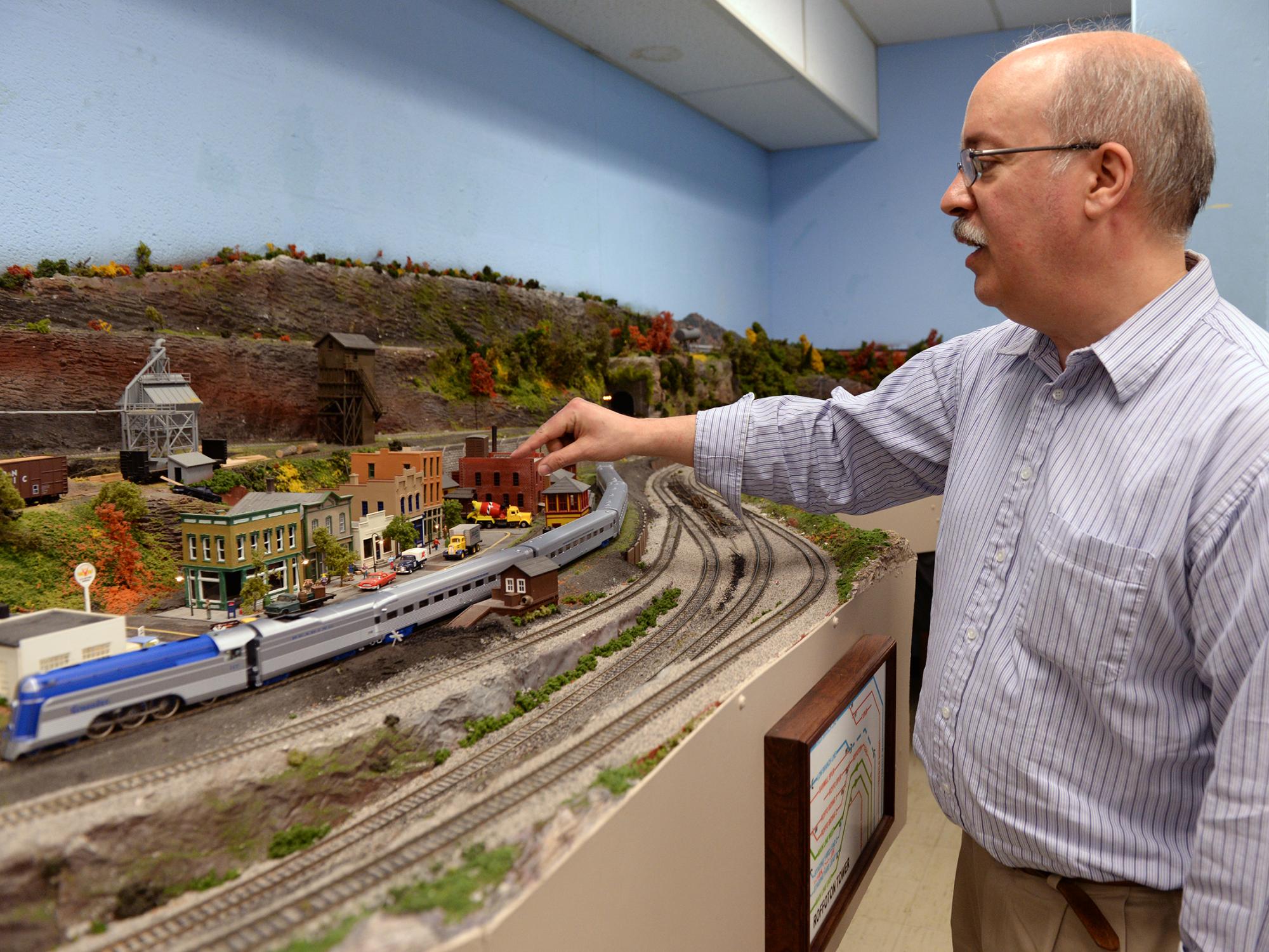 Model railroad adviser