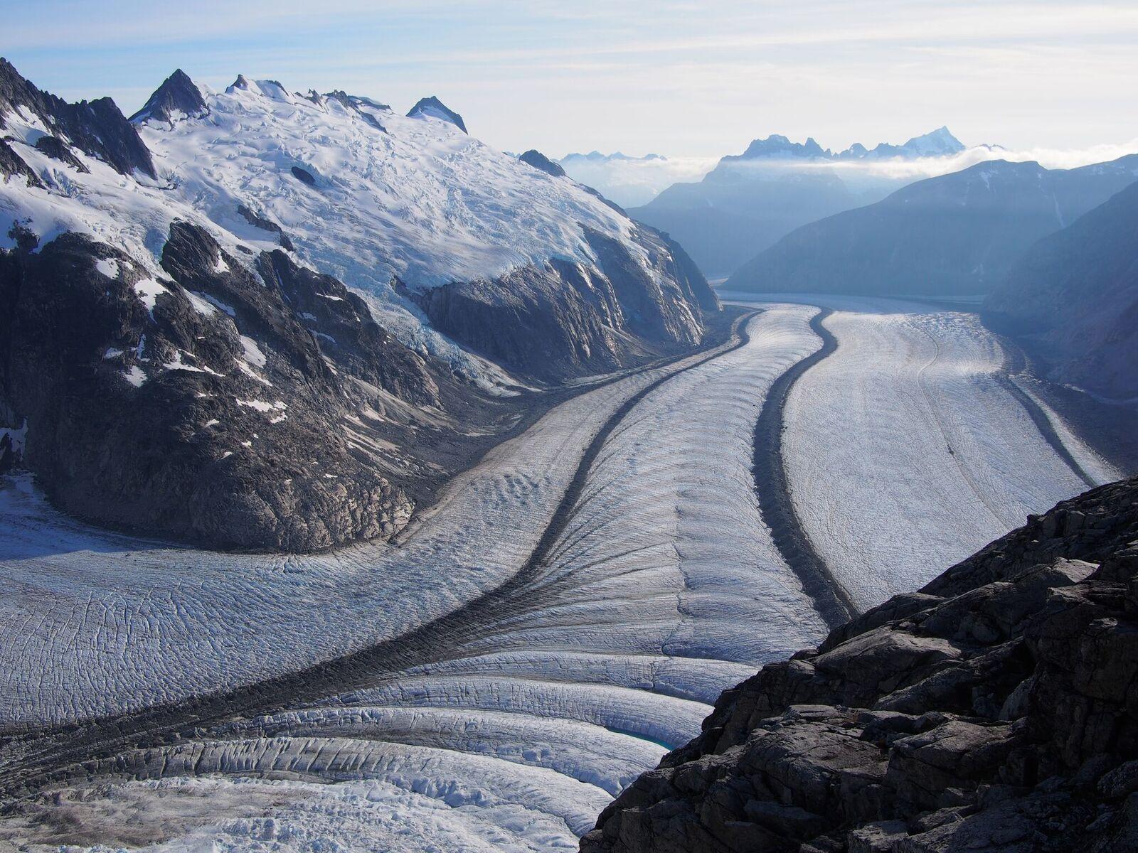 glacier flows like a river