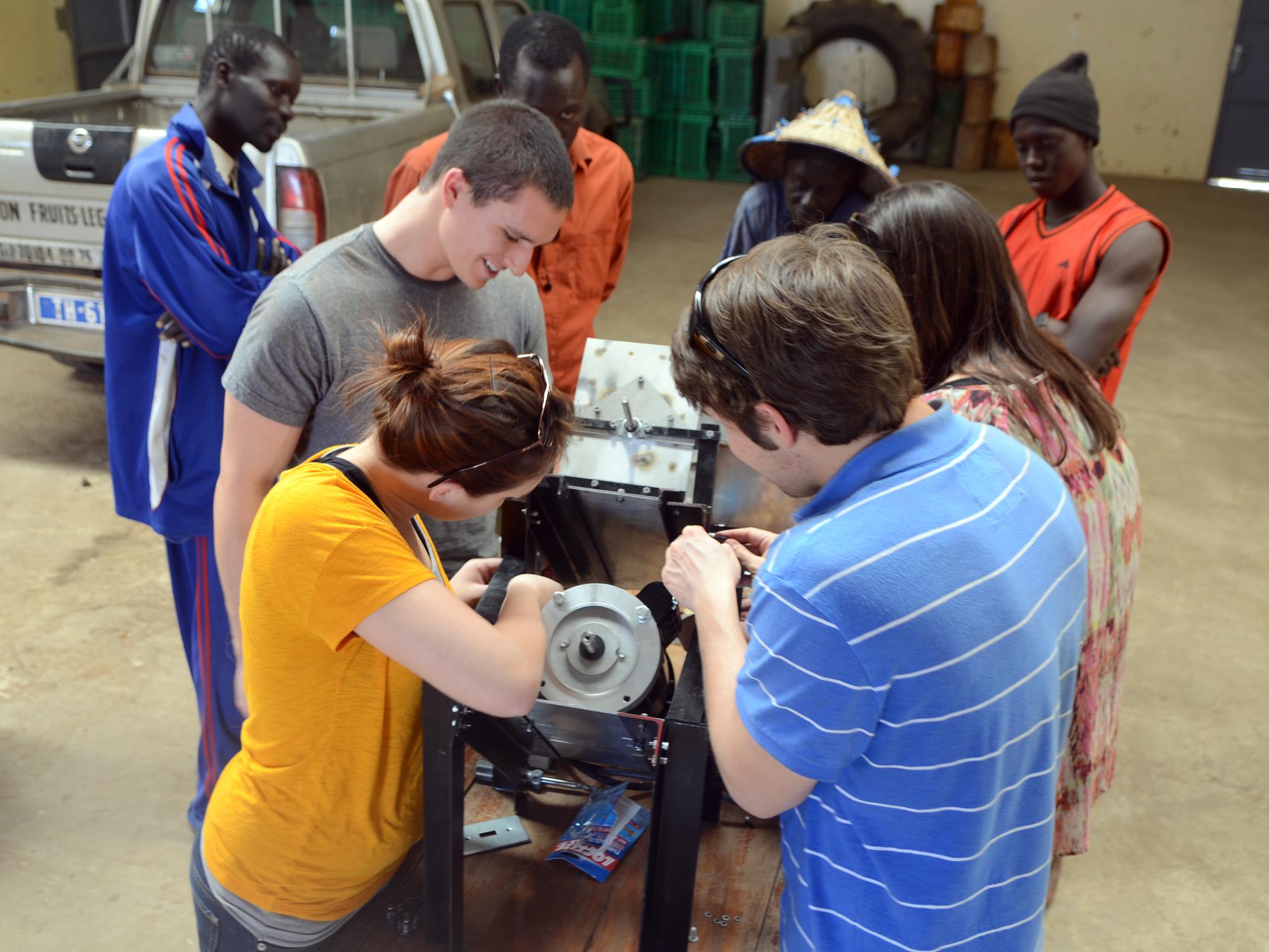 Students fix baobab machine