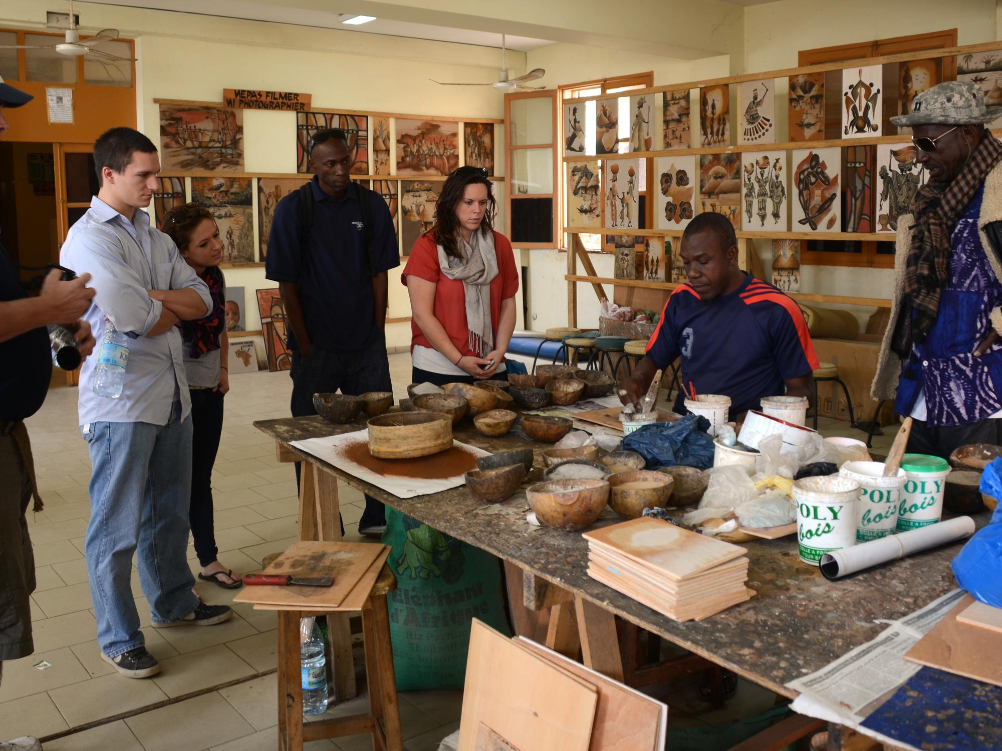 Students visit sand artist