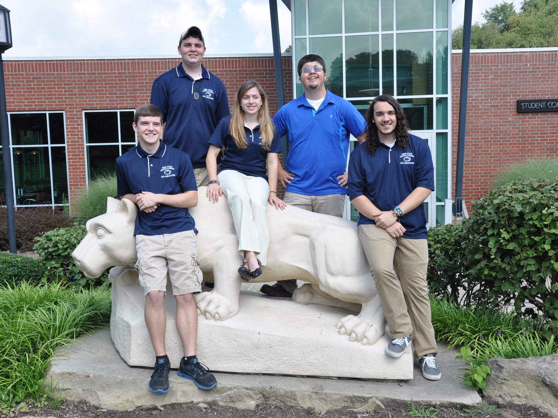 students on lion statue