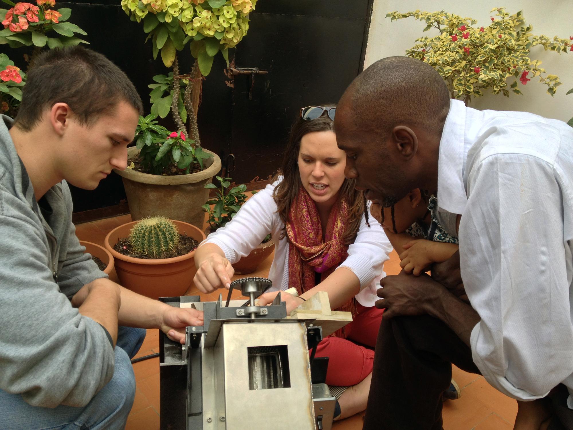 Students teach Fall about baobab machine