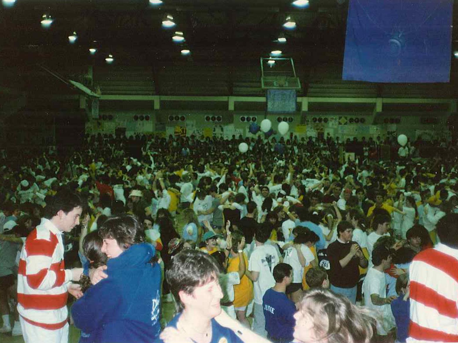 THON dancers in the White Building, 1988