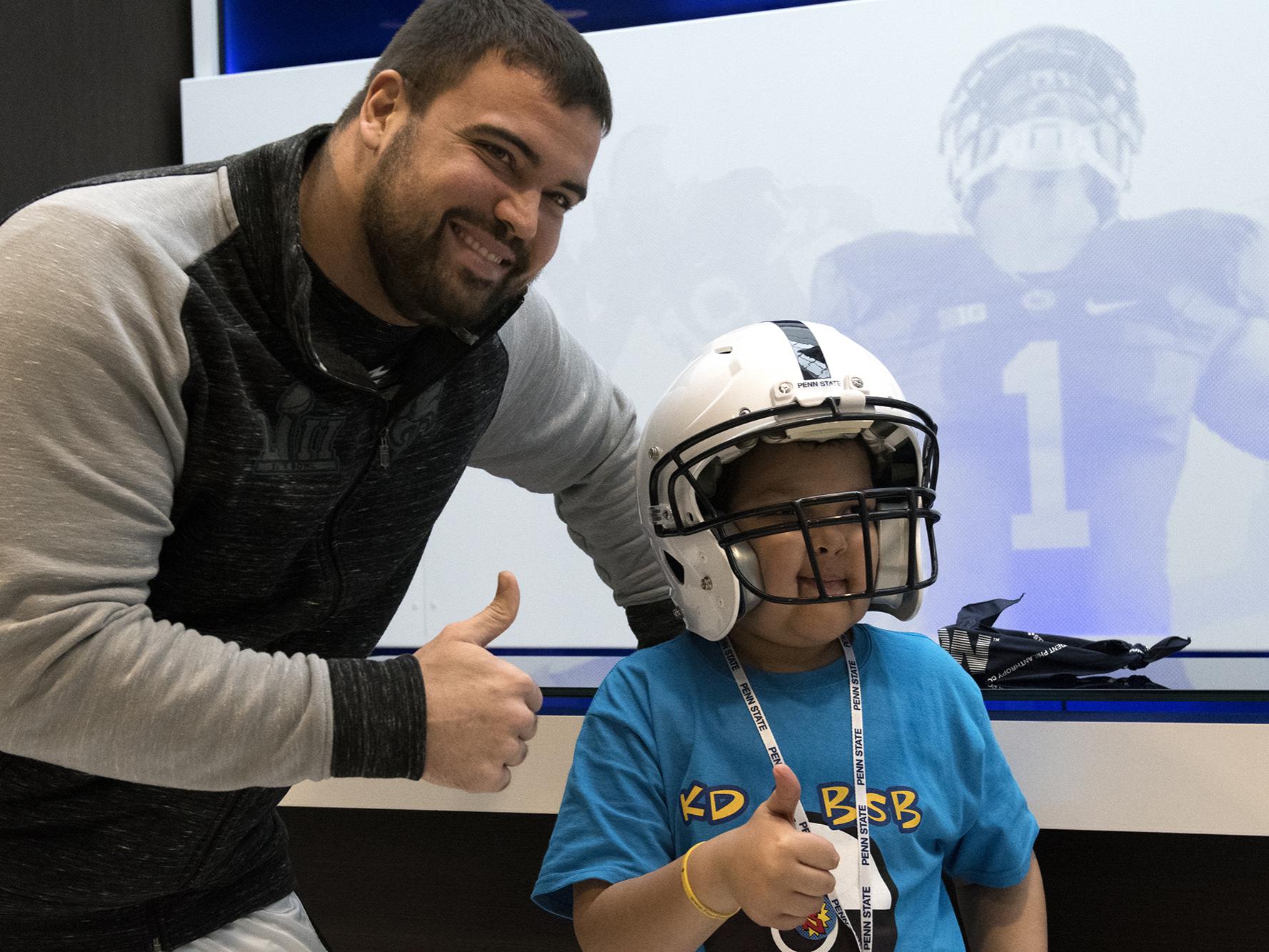 Stefen Wisnewski at THON