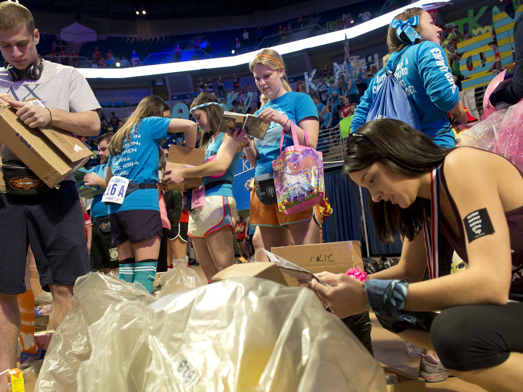 THON dancers open mail