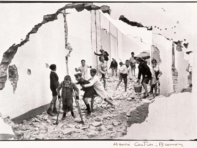 Henri Cartier-Bresson, "Seville, Spain," 1933.