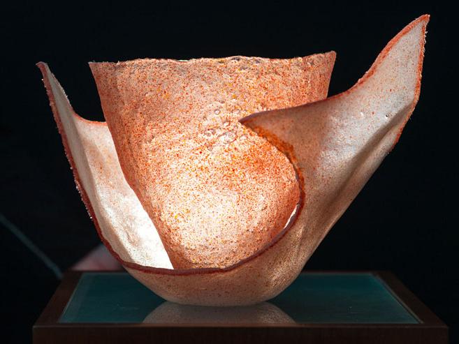Etsuko Nishi, “Firebird,” 2001, pâte de verre. Gift of Bette and Arnold Hoffman, 2016.105.