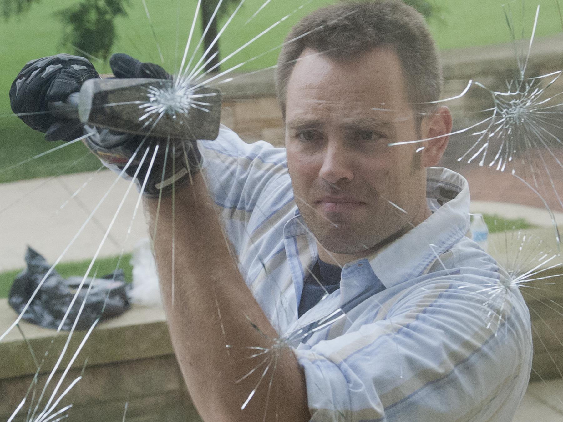behind the scenes breaking glass for film