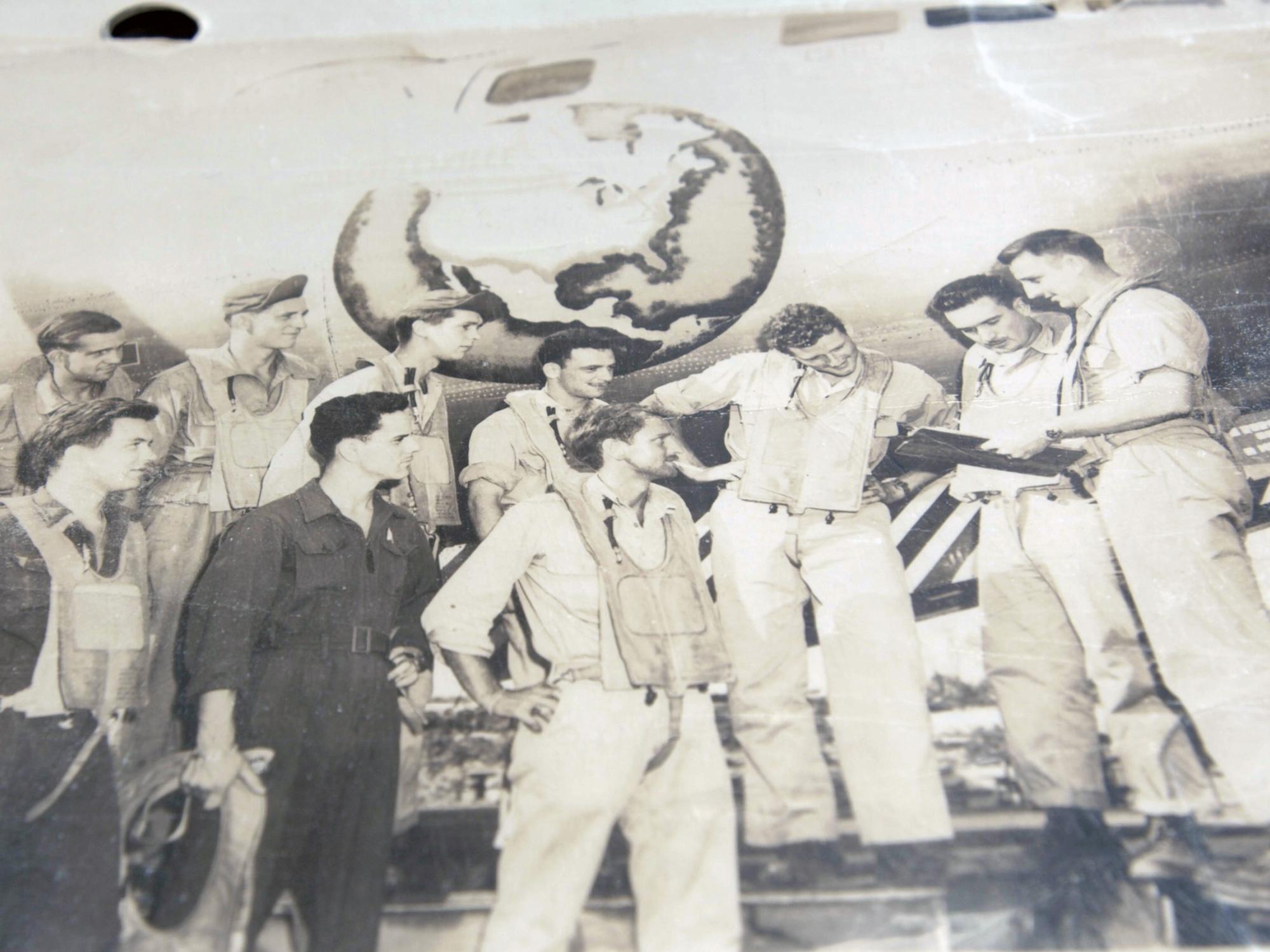 World War II plane and flight crew