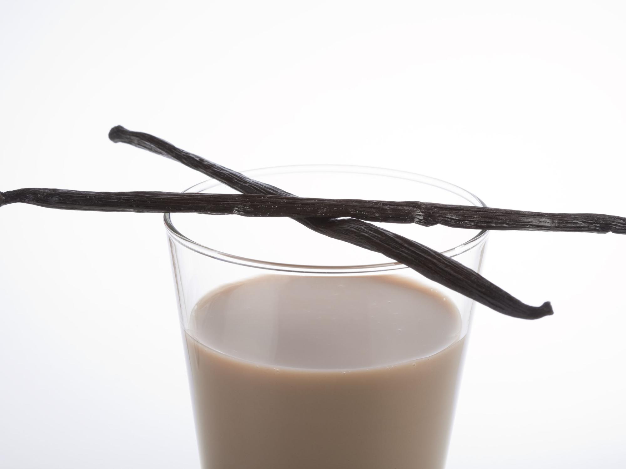 glass of chocolate milk, vanilla beans