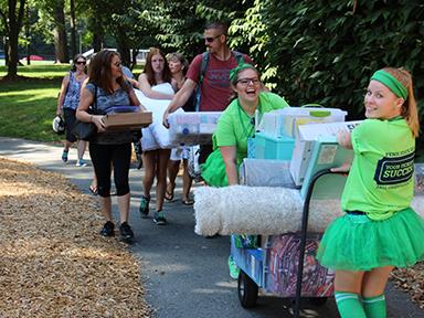 students moving in to campus